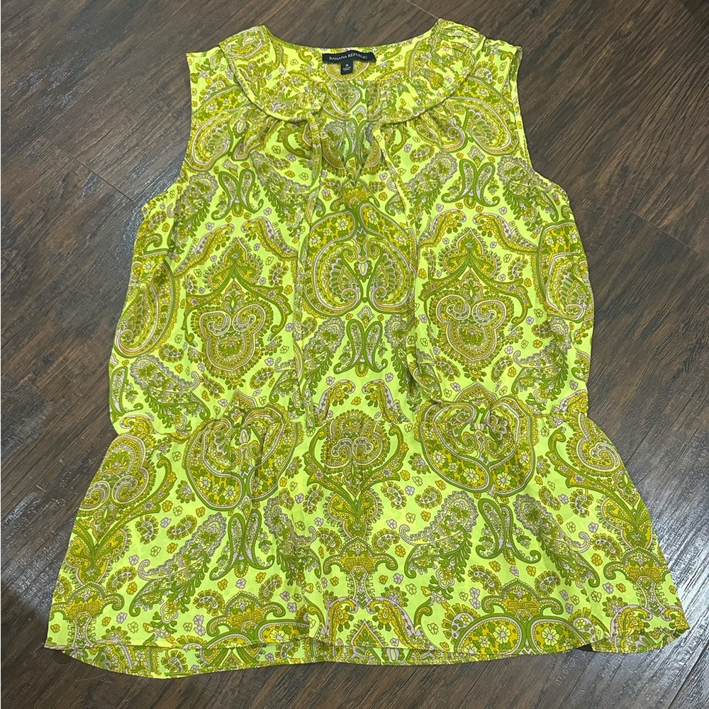Banana Republic Sleeveless V-Neck Top Size S